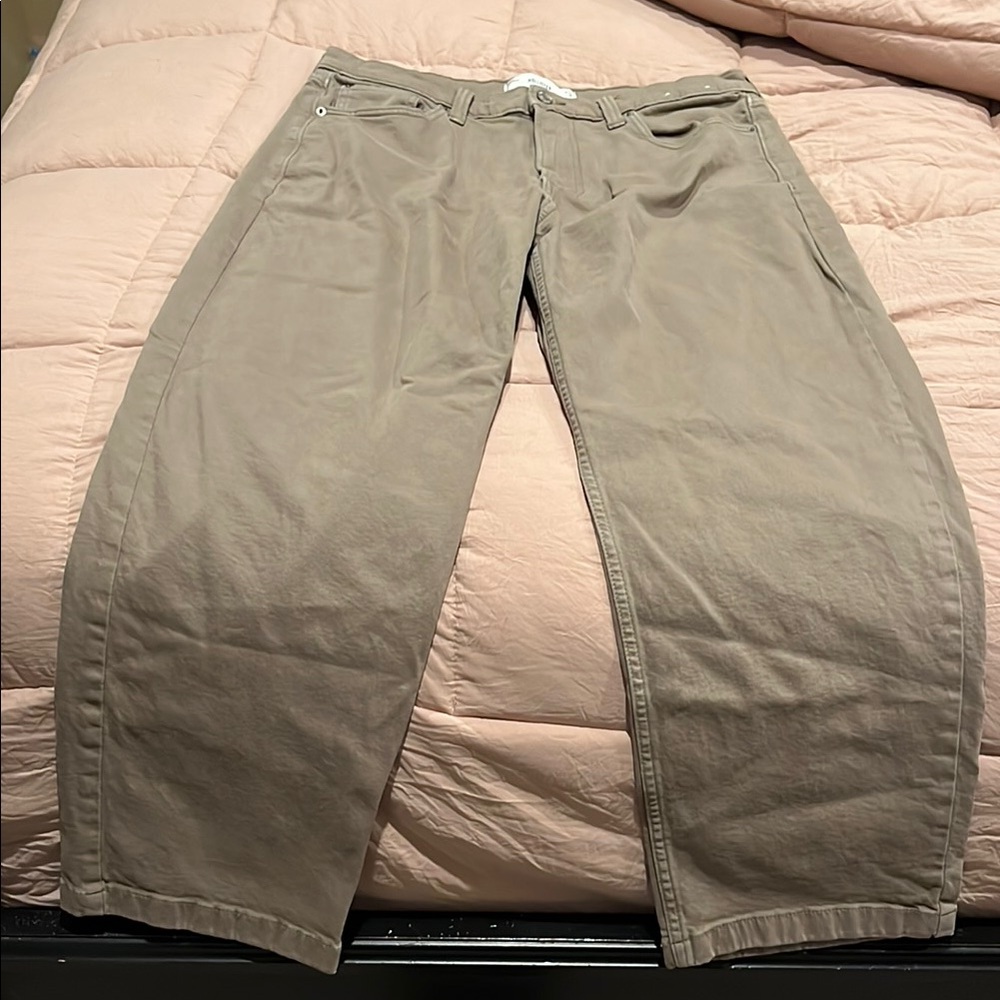 Light brown baggy jeans